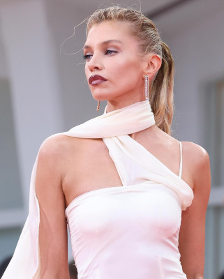 Stella Maxwell from the Damiani Belle Époque High Jewelry collection