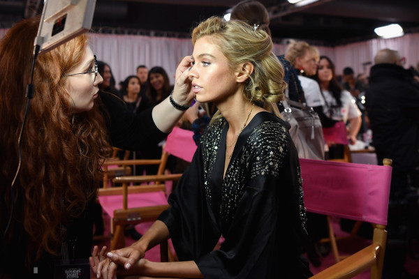 Stella Maxwell – Victoria’s Secret Fashion Show Backstage 2018