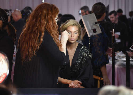 Stella Maxwell – Victoria’s Secret Fashion Show Backstage 2018