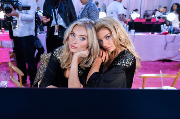 Stella Maxwell – Victoria’s Secret Fashion Show Backstage 2018