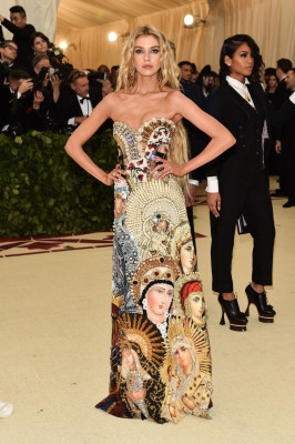 Stella Maxwell – MET Gala 2018