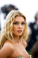 Stella Maxwell – MET Gala 2018
