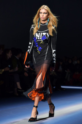 Stella Maxwell Walks the Runway During Milan Fashion Week – Versace Show 