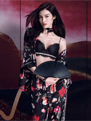 Sui He for Victoria&#039;s Secret // 2021