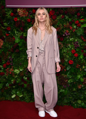 Suki Waterhouse – Evening Standard Theatre Awards 2019 in London