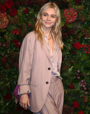 Suki Waterhouse – Evening Standard Theatre Awards 2019 in London