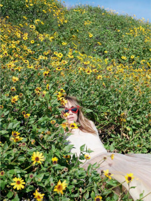 Suki Waterhouse – Glamour Spain May 2019