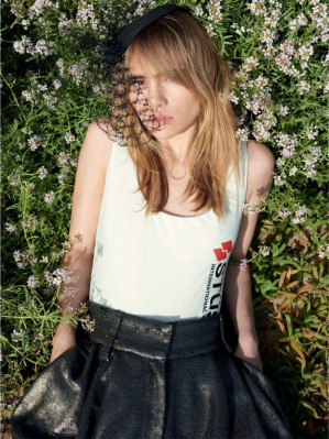 Suki Waterhouse – Glamour Spain May 2019