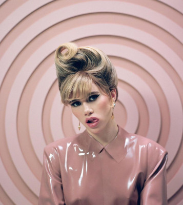 Suki Waterhouse – LadyGunn Magazine 2019
