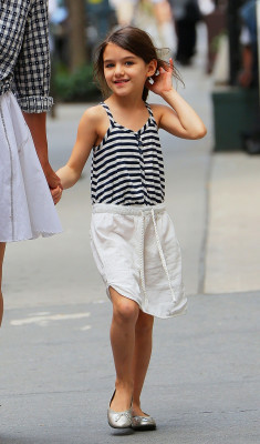 photo 25 in Suri Cruise gallery [id528742] 2012-07-02 00:00:00