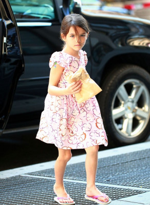 photo 12 in Suri Cruise gallery [id555886] 2012-09-04 00:00:00
