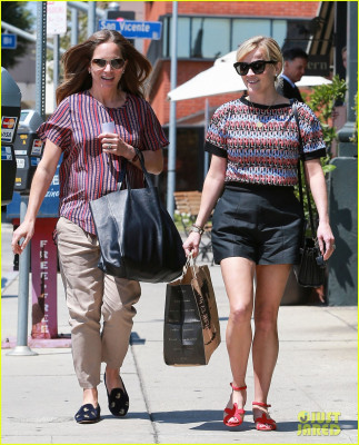 Susan Downey - Shopping with Reese Witherspoon 09/02/2014