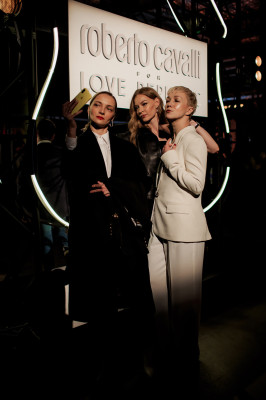 Светлана Ходченкова - Показ 'Roberto Cavalli for Love Republic' // 12.02.2020