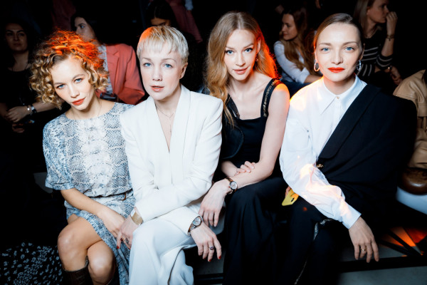 Светлана Ходченкова - Показ 'Roberto Cavalli for Love Republic' // 12.02.2020