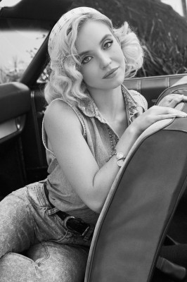 Sydney Sweeney by Kenneth Cappello for Guess &#039;Anna Nicole Smith Collection&#039; 2021