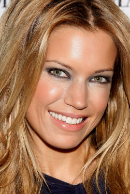 Sylvie Van Der Vaart pic #356697