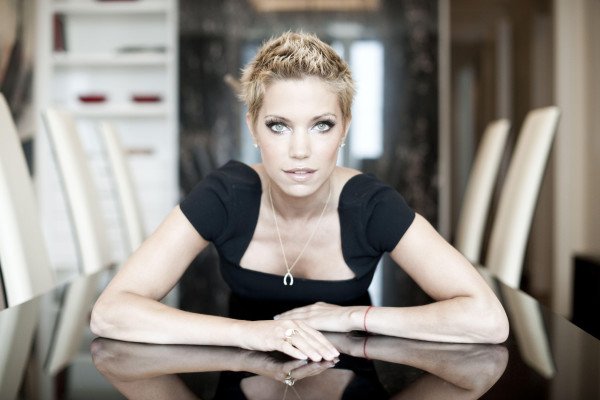 Sylvie Van Der Vaart pic #357296