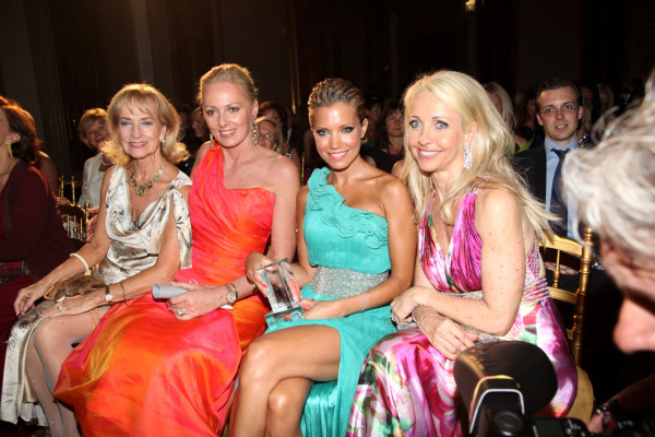 Sylvie Van Der Vaart pic #358730