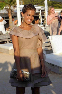 Sylvie Van Der Vaart pic #358752