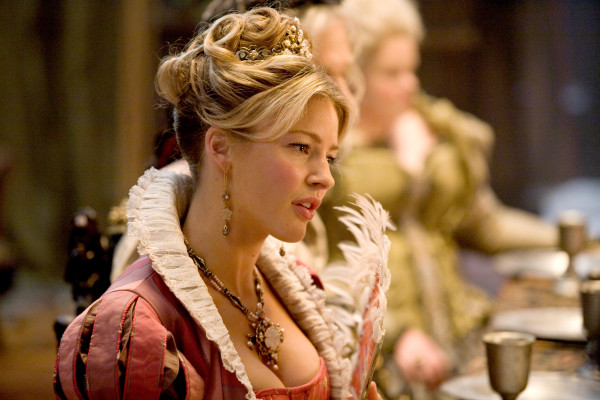 Красотка Tabrett Bethell 