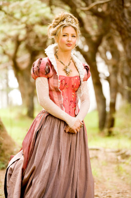 Красотка Tabrett Bethell 