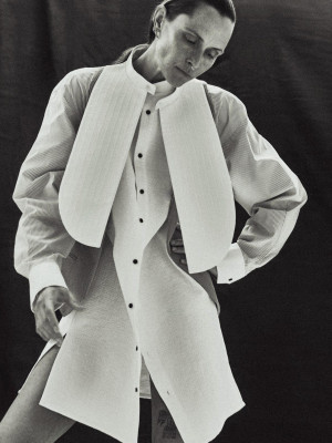 Tasha Tilberg ~ Elle Italia Agosto 2023 by Xavi Gordo