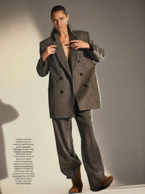 Tasha Tilberg ~ Elle Italia Agosto 2023 by Xavi Gordo