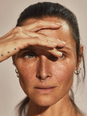 Tasha Tilberg ~ Elle Italia Agosto 2023 by Xavi Gordo