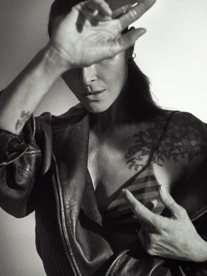 Tasha Tilberg ~ Elle Italia Agosto 2023 by Xavi Gordo