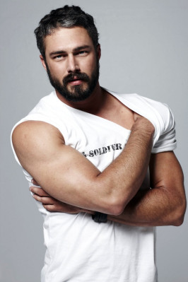 Taylor Kinney pic #594123