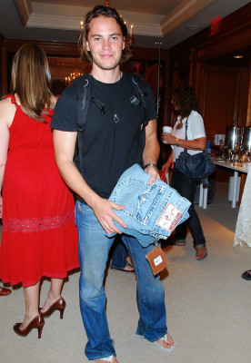 photo 25 in Taylor Kitsch gallery [id568412] 2012-10-08 00:00:00