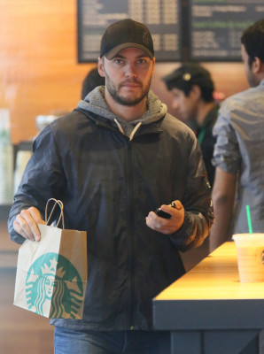 photo 14 in Taylor Kitsch gallery [id568427] 2012-10-08 00:00:00
