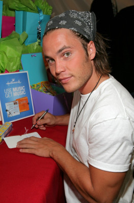 Taylor Kitsch pic #562474