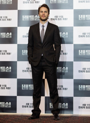 photo 17 in Taylor Kitsch gallery [id559489] 2012-09-18 00:00:00