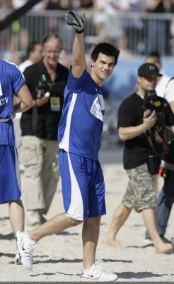 Taylor Lautner pic #259377