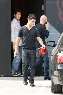 photo 19 in Taylor Lautner gallery [id301761] 2010-10-06 00:00:00