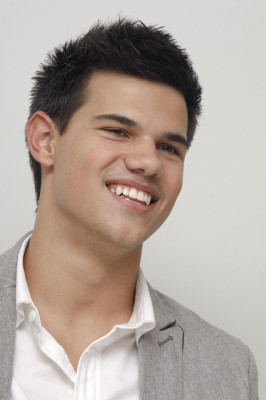 photo 3 in Taylor Lautner gallery [id242446] 2010-02-10 00:00:00