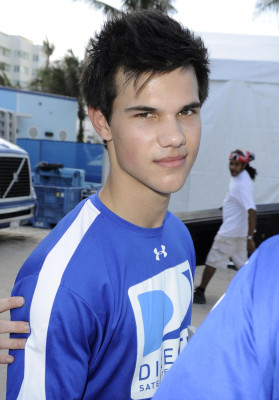 photo 5 in Taylor Lautner gallery [id242444] 2010-02-10 00:00:00