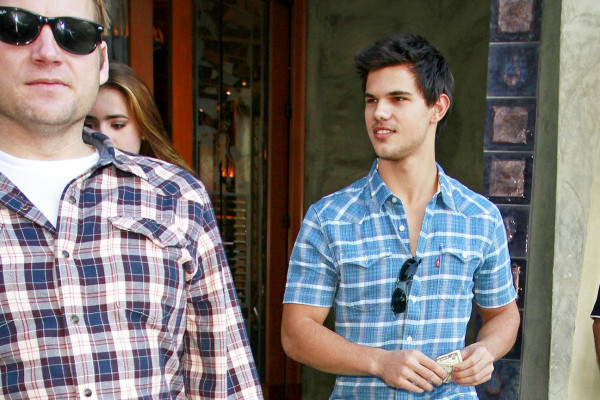photo 3 in Lautner gallery [id320630] 2010-12-02 00:00:00