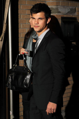 photo 19 in Taylor Lautner gallery [id300870] 2010-09-30 00:00:00