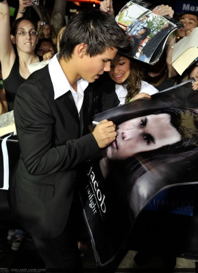 photo 9 in Taylor Lautner gallery [id296324] 2010-09-15 00:00:00