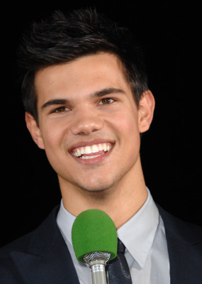 photo 9 in Lautner gallery [id301174] 2010-10-01 00:00:00