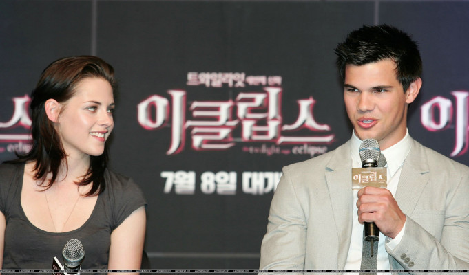 photo 10 in Taylor Lautner gallery [id270768] 2010-06-10 00:00:00