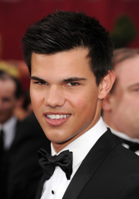 photo 27 in Taylor Lautner gallery [id320649] 2010-12-02 00:00:00