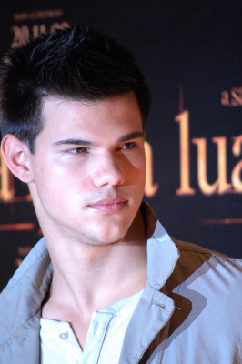 photo 23 in Lautner gallery [id297795] 2010-09-20 00:00:00