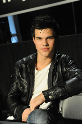 photo 10 in Taylor Lautner gallery [id239050] 2010-01-28 00:00:00