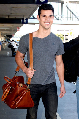 photo 29 in Taylor Lautner gallery [id320634] 2010-12-02 00:00:00
