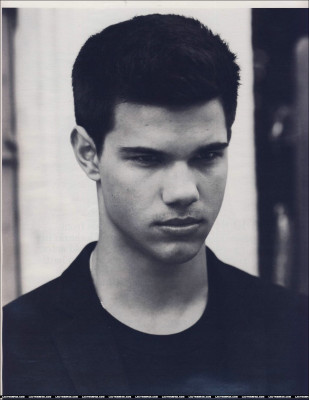 photo 17 in Taylor Lautner gallery [id266057] 2010-05-24 00:00:00