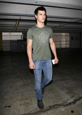 photo 16 in Lautner gallery [id266715] 2010-05-26 00:00:00
