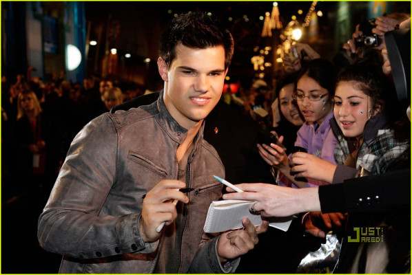 photo 24 in Taylor Lautner gallery [id270082] 2010-06-08 00:00:00